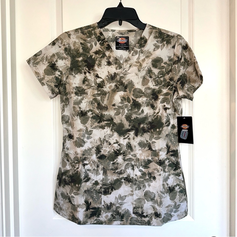 Dickies Women's Nature Trail Leaf V-Neck Medical Scrub Top XS Workwear, NWT